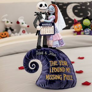 Spooky Married Couple Pillow - Personalized Gift For Couples 05OHLU101225