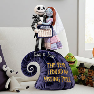 Spooky Married Couple Pillow - Personalized Gift For Couples 05OHLU101225