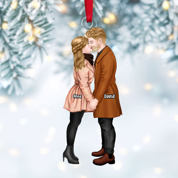 Happy Amorous Couple Hugging Each Other And Kissing At Snow Day In Winter Park 2nh7jwn